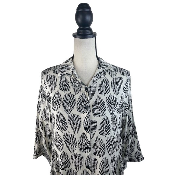Black & White Leaf Print Button-Down Tunic Top With Asymmetrical Hemline & 3/4 S - Picture 2 of 10